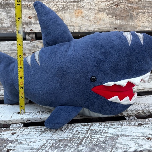 Maxwell the shark by Gund - Picture 3 of 12